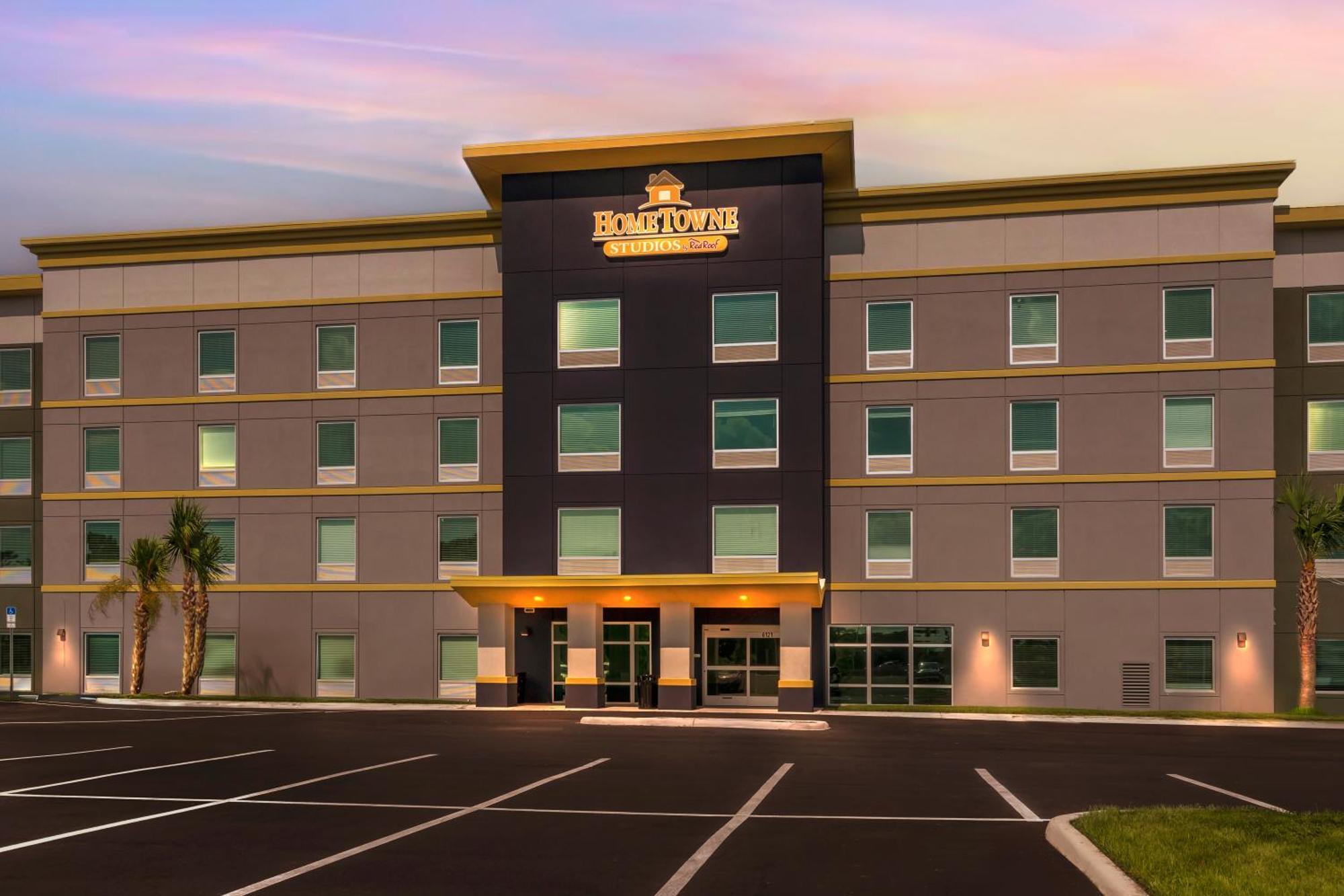Hometowne Studios By Red Roof Tampa - Airport 外观 照片