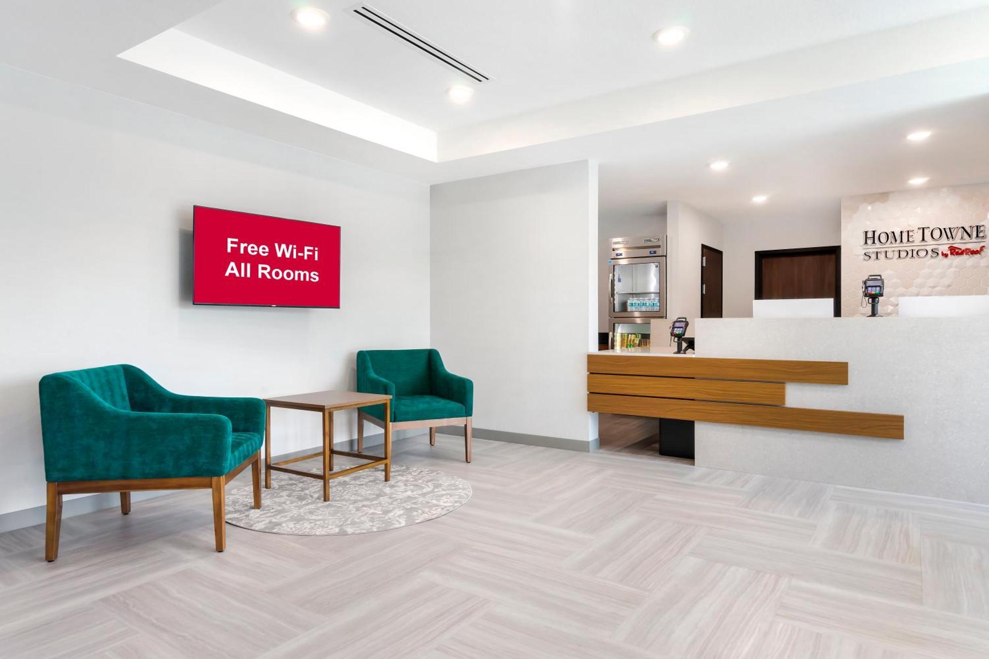 Hometowne Studios By Red Roof Tampa - Airport 外观 照片